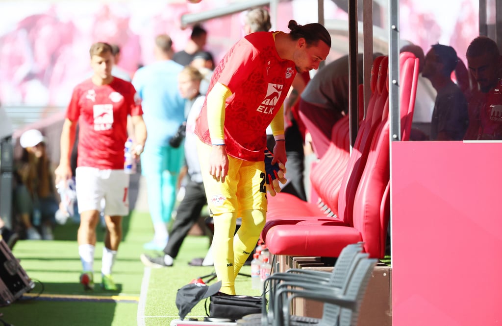 Marten Vandevoordt nimmt auf der Bank Platz.