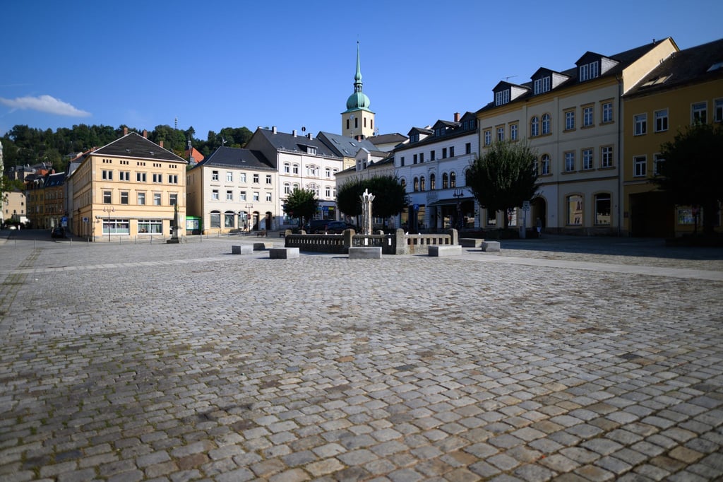 Blick auf den Markplatz der Ausrichterstadt Sebnitz für den Tag der Sachsen 2025.