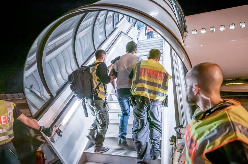 Erstmals seit der Machtergreifung der Taliban vor drei Jahren startete ein Abschiebeflug aus Deutschland nach Afghanistan. (Archivbild)