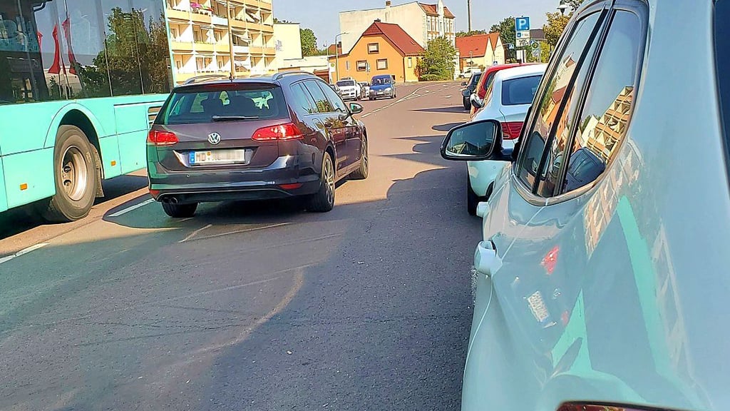 In der Wolmirstedter Bahnhofstraße wurde am Mittwochnachmittag ein Kind angefahren.