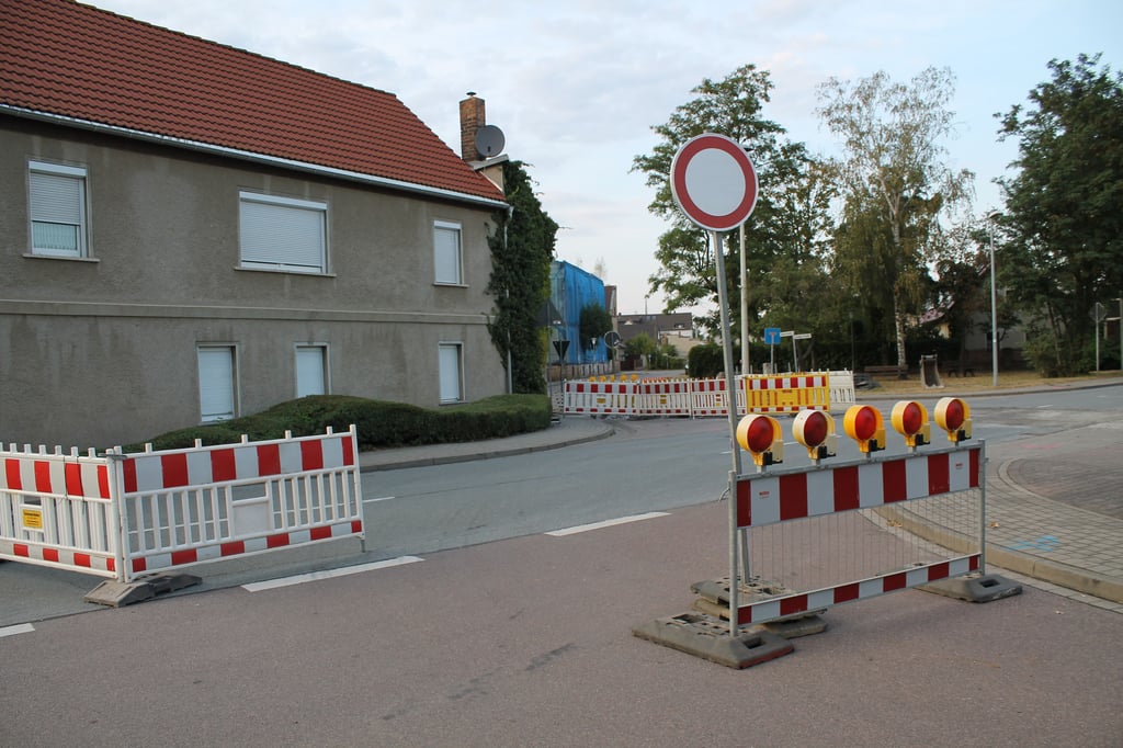Die Lange Straße in Gröbers wird grundsaniert. Anlieger kommen aber zu ihren Grundstücken.