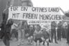 Bei der ersten Demo in Leipzig am 4. September 1989 zeigten Katrin Hattenhauer, Gesine Oltmanns und andere Frauen ihr Transparent. 