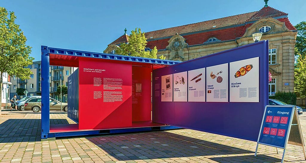 Der Wanderausstellung „#Stolen Memory" der Arolsen Archives wird vom 13. bis 30. September im Rahmen der Interkulturellen Woche zu sehen sein.