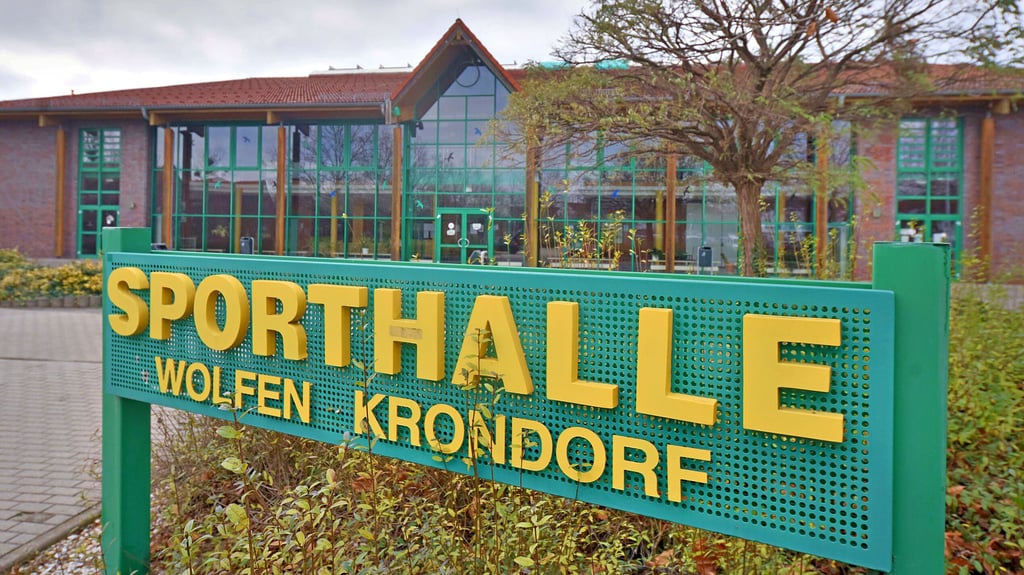 Die Sporthalle in Wolfen-Krondorf ist noch immer ein Sanierungsfall. An Wettkampfbetrieb ist hier seit Jahren nicht mehr zu denken.