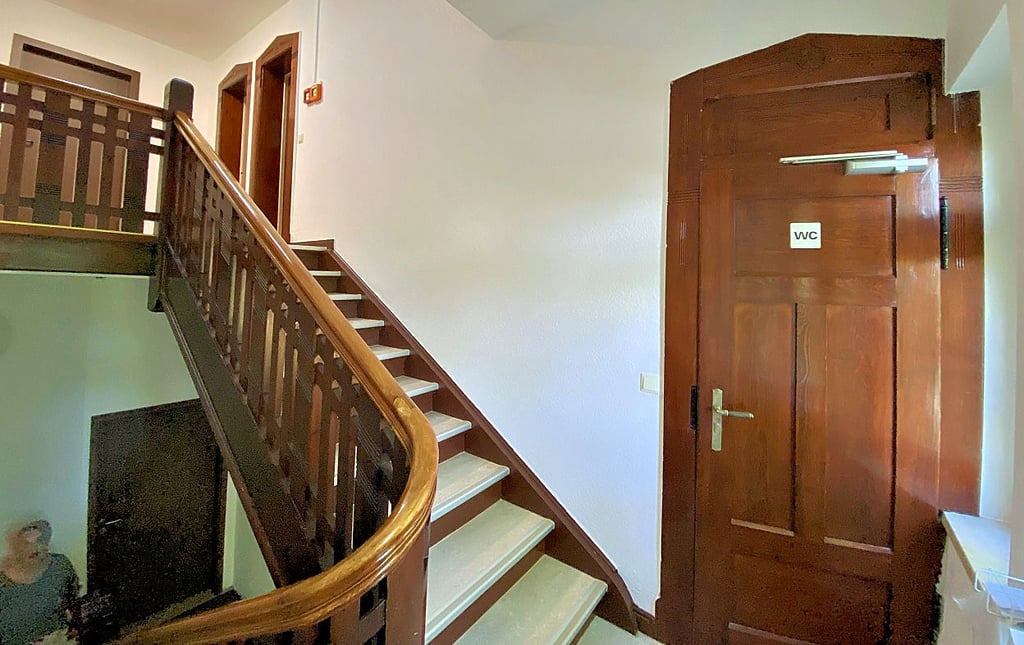 Das Treppenhaus im alten Pfarrhaus hat seinen Charme bewahrt.