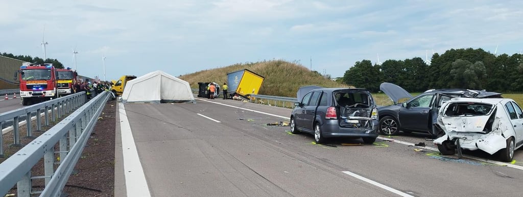 Der schwere Unfall auf der A14 bei Lüderitz am 16. August 2024 kostet drei Menschen das Leben.