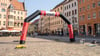 Ein Betrunkener hat den Startbogen einer Oldtimer-Rallye auf dem Wittenberger Marktplatz umgerissen.