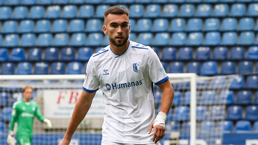 FCM-Stürmer Emir Kuhinja beim Test gegen Sampdoria Genua im Juli 2024 - einer der seltenen Einsätze des Talents.