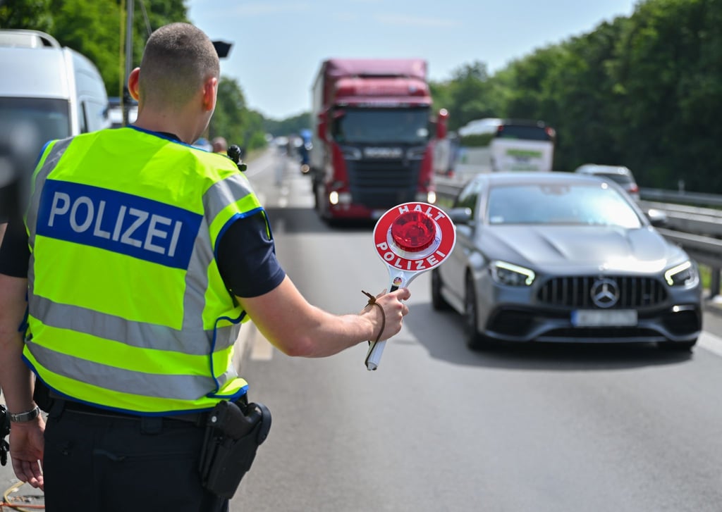 Brandenburgs Ministerpräsident Dietmar Woidke (SPD) kommt mit Landräten und Oberbürgermeistern zu Beratungen über Migration und Sicherheit zusammen. Grenzkontrollen waren bisher ein Instrument zur Eindämmung der irregulären Migration. (Archivbild)