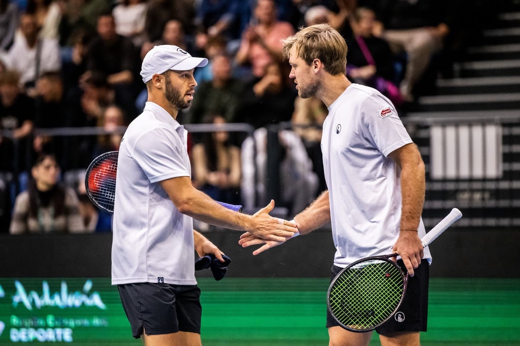Tim Pütz (l) und Kevin Krawietz dürfen sich über den Einzug in das erste gemeinsame Grand-Slam-Finale freuen.