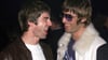 Sie sind wieder oben in den Charts zu finden: Die Brüder Noel (l) und Liam Gallagher von der Band Oasis. (Archivbild)