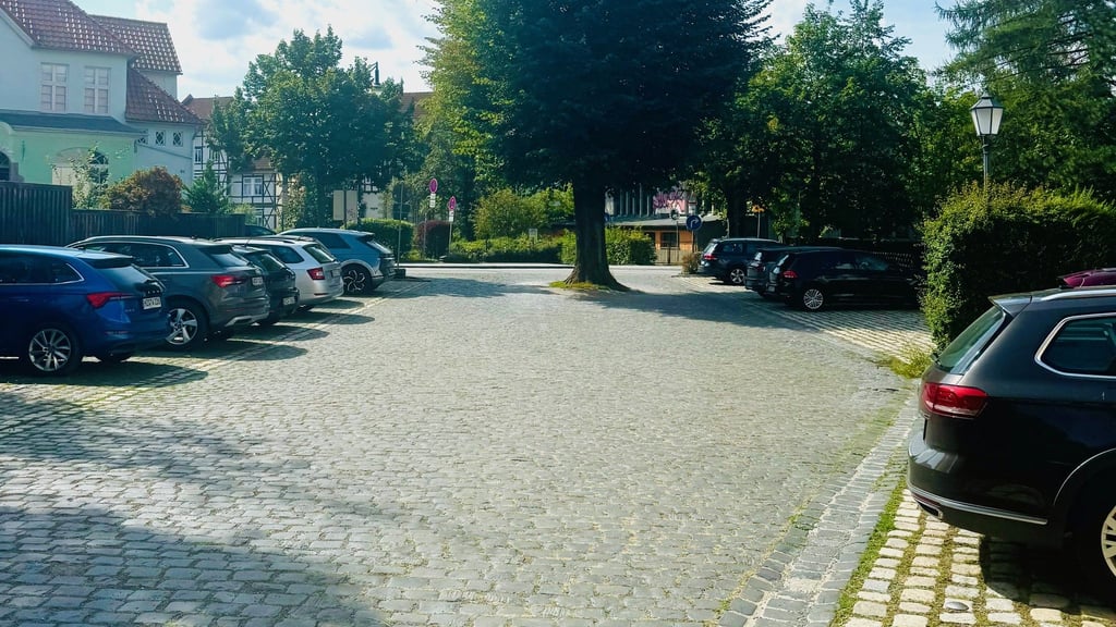 Der Parkplatz an der Johann-Sebastian-Bach-Straße in Wernigerode ist ab Montag (9. September) nicht mehr erreichbar.