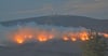 Waldbrand am Brocken im Harz: Der Wald brennt: Mit einbrechender Dunkelheit zeigte sich am Freitagabend das Ausmaß des Feuers am Königsberg.