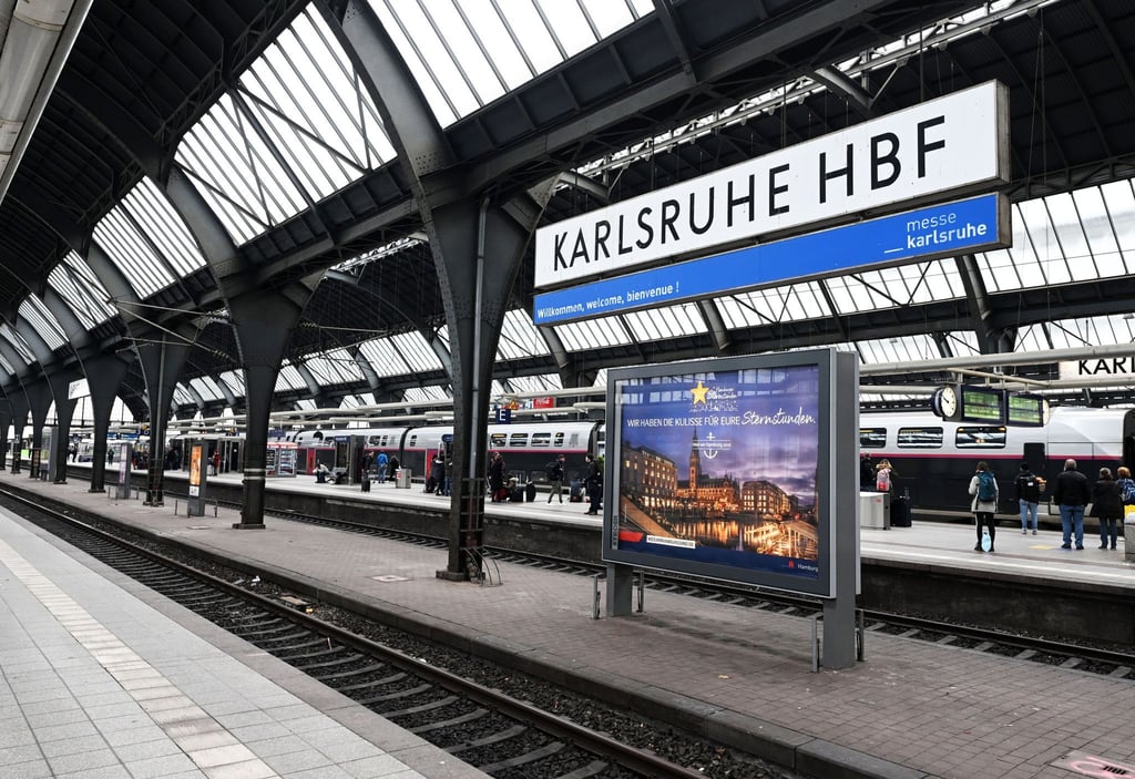 Am Karlsruher Hauptbahnhof kam es am Freitagabend zu einem Messerangriff. (Symbolbild)