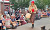 Bernburger Models führten beim Moonlight-Shopping auf dem Boulevard die neuen Herbst- und Wintertrends vor, hier von „Miss Fischer“.