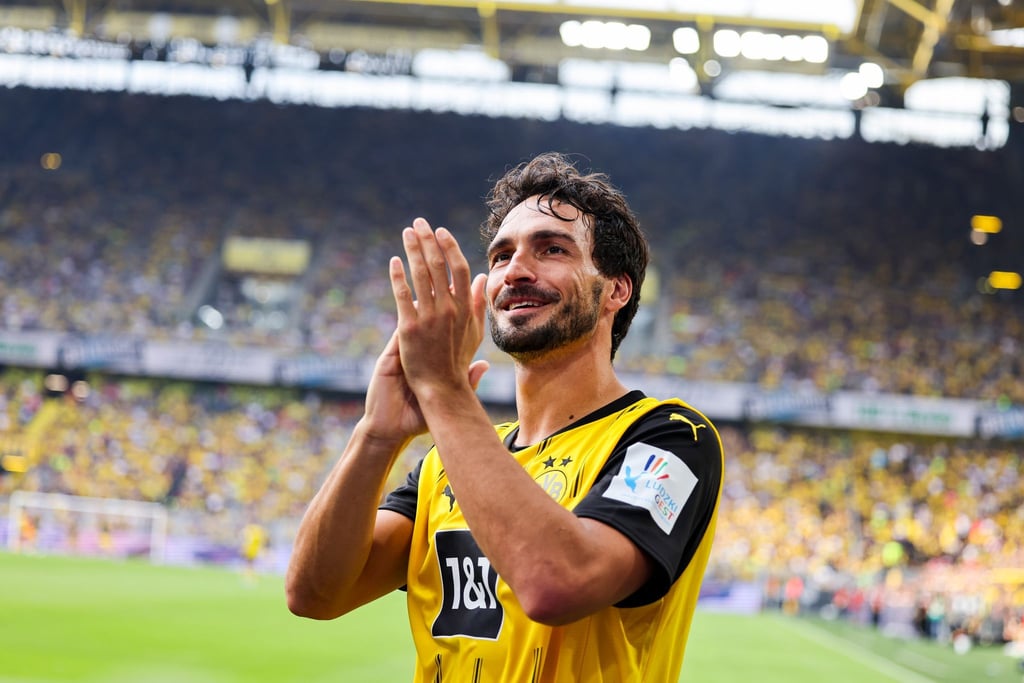 Mats Hummels kam zum Abschiedsspiel mit dem E-Roller.