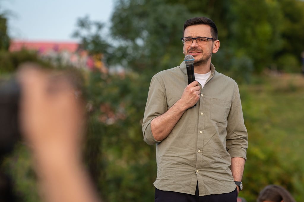 Ilja Jaschin bei einer Veranstaltung im Berliner Mauerpark kurz nach seiner Freilassung. Dort betonte er seine Solidarität mit der Ukraine. (Archivbild)