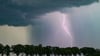 Thüringen drohen in der Nacht zu Montag Gewitter.