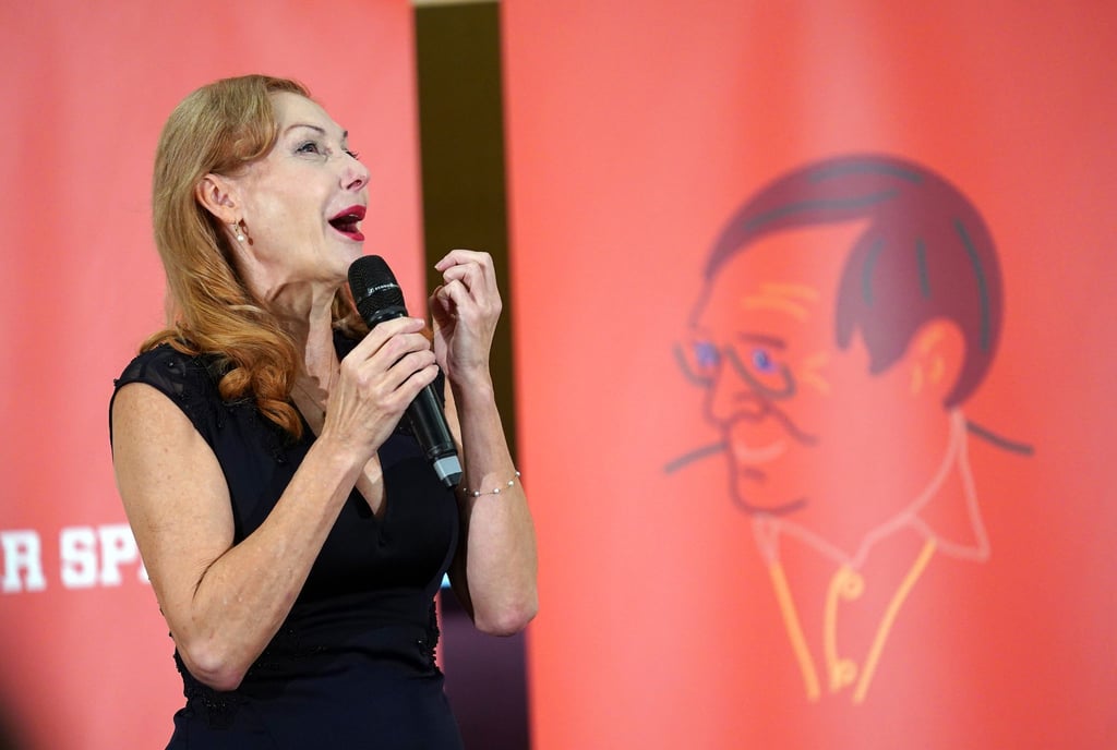 Ute Lemper bestreitet das Eröffnungskonzert für die diesjährigen Achava-Festspiele in Thüringen, das gleichzeitig auch ein Abschlusskonzert für das Kunstfest Weimar ist. (Archivbild)