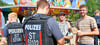 Anlassunabhängige Kontrollen der Polizei auf dem Pferdemarkt in  Havelberg.  „Das ist gut so, damit haben wir kein Problem“, sagten diese  beiden Besucher.