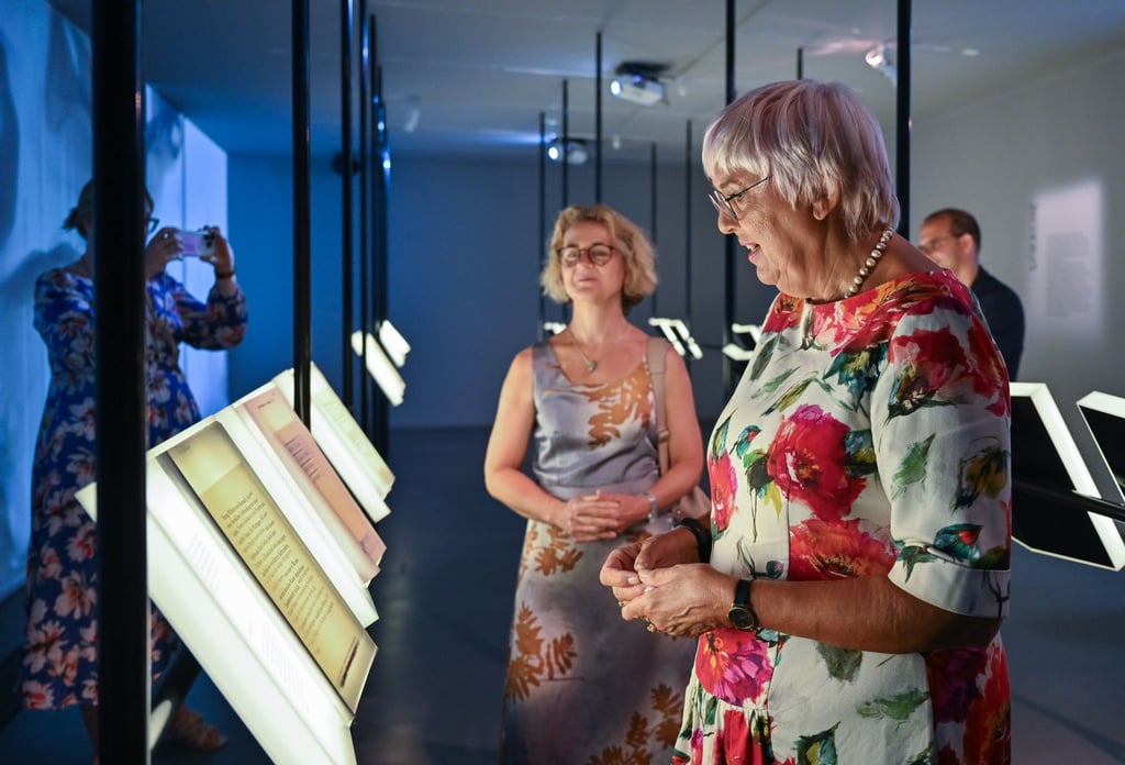 Kulturstaatsministerin Claudia Roth besucht nach dem Ende von Sanierungsarbeiten das Kleist-Museum in Frankfurt (Oder).