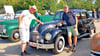 Zu Gast in Barleben war auch Filmstar-Oldtimer „Hermine“ mit Vorbesitzer Jörg Kaiser (l.) und Wolfgang Lehrmann.