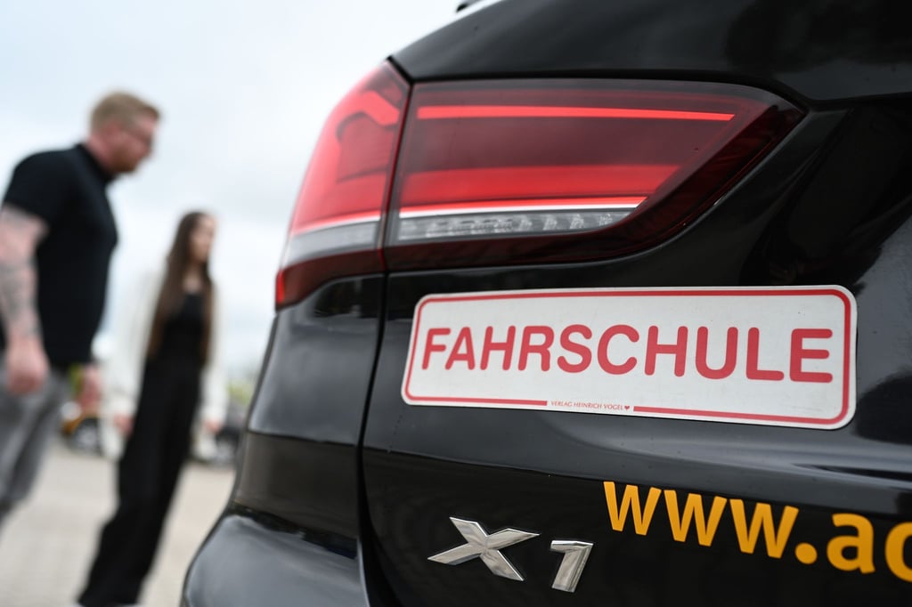 In der Region Lüneburg müssen Fahrschüler länger auf einen Prüfungstermin warten. (Archivbild)
