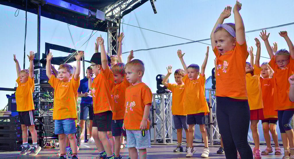 Die Kindergarten-Kinder von „Happy Children“ begeisterten das Publikum mit ihrem Kulturprogramm.