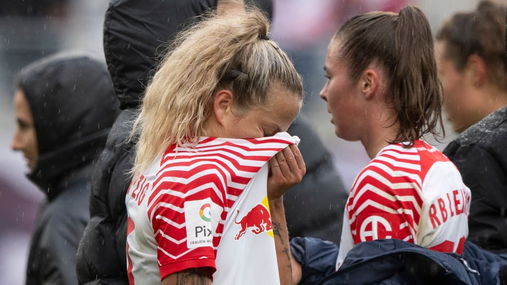 Bittere Niederlage: RB um Jenny Hipp (l.) fliegt bei Union raus.