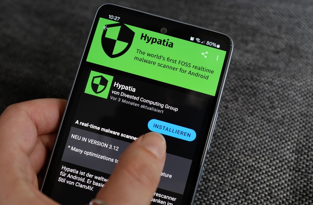 Hypatia gibt es nur bei F-Droid. Die entsprechende Store-App muss vorher installiert werden.