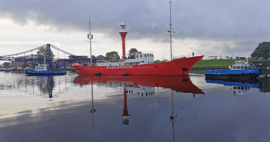 Das Wilhelmshavener Museumsfeuerschiff ist nach einem Werft-Aufenthalt zurück im Großen Hafen der Stadt.