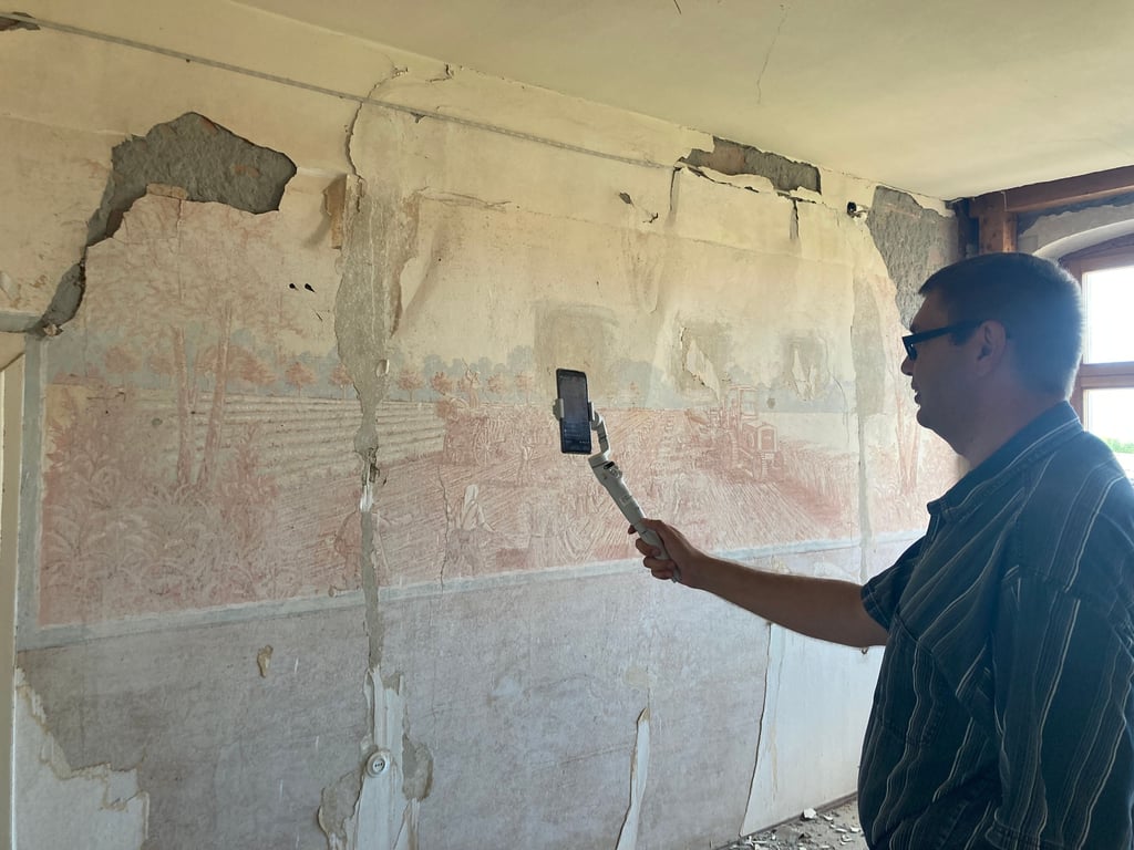 In einem der ehemaligen Schlafräume im Westflügel des Klosters Jerichow ist ein Wandbild sichtbar geworden.