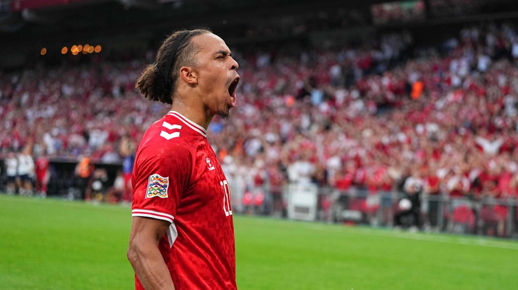 Yussuf Poulsen brüllt seinen Jubel heraus.