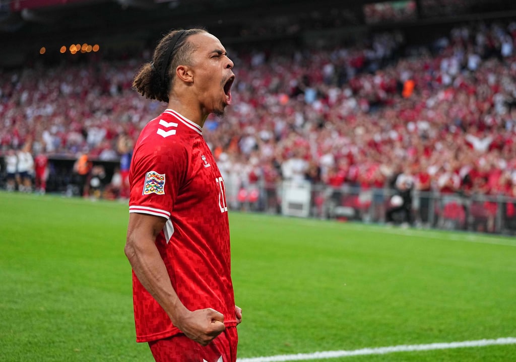 Yussuf Poulsen brüllt seinen Jubel heraus.