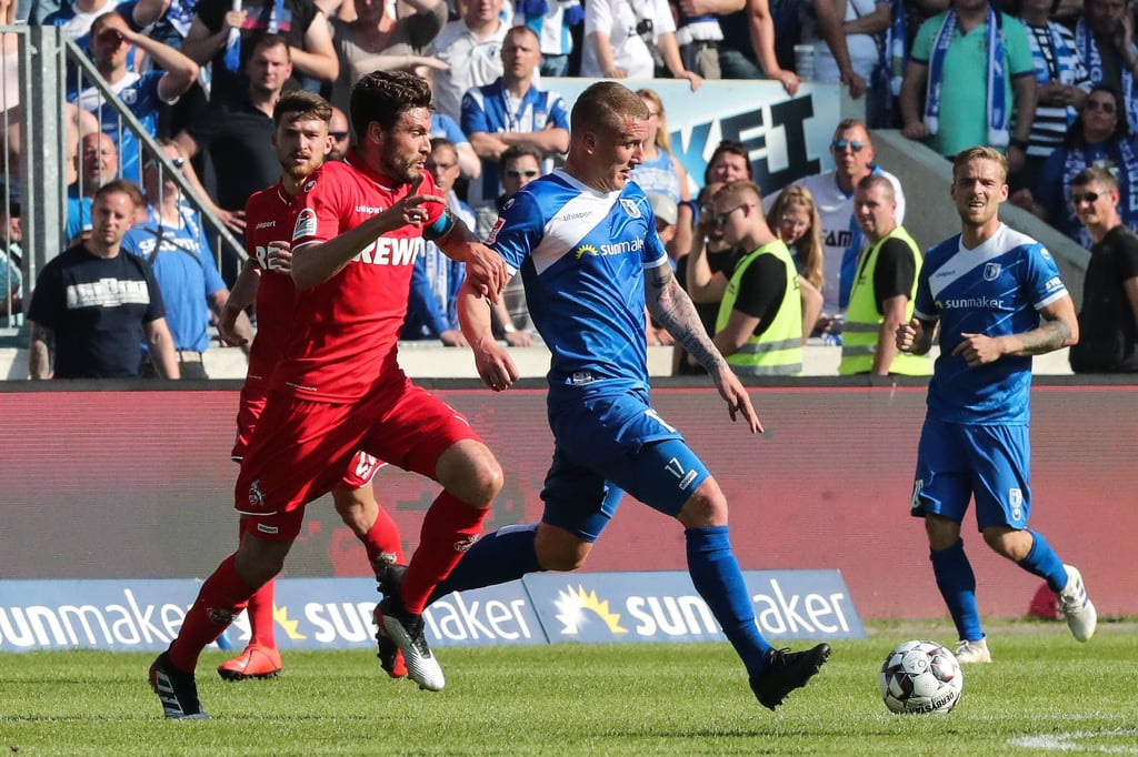 Mai 2019: Magdeburgs Richard Weil im Duell mit Kölns Nationalspieler Jonas Hector.