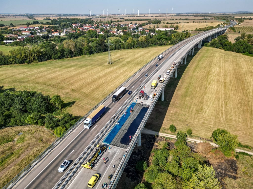 Die Autobahn soll voraussichtlich am Abend freigeegben werden.. (Archivbild)