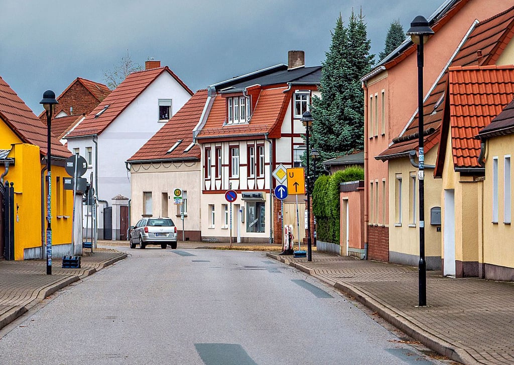 Wer im Sanierungsgebiet Altstadt in Gommern, so wie hier in der Friedrich-Ebert-Straße, ein Haus besitzt, kann sich weiter über steuerliche Erleichterungen freuen.