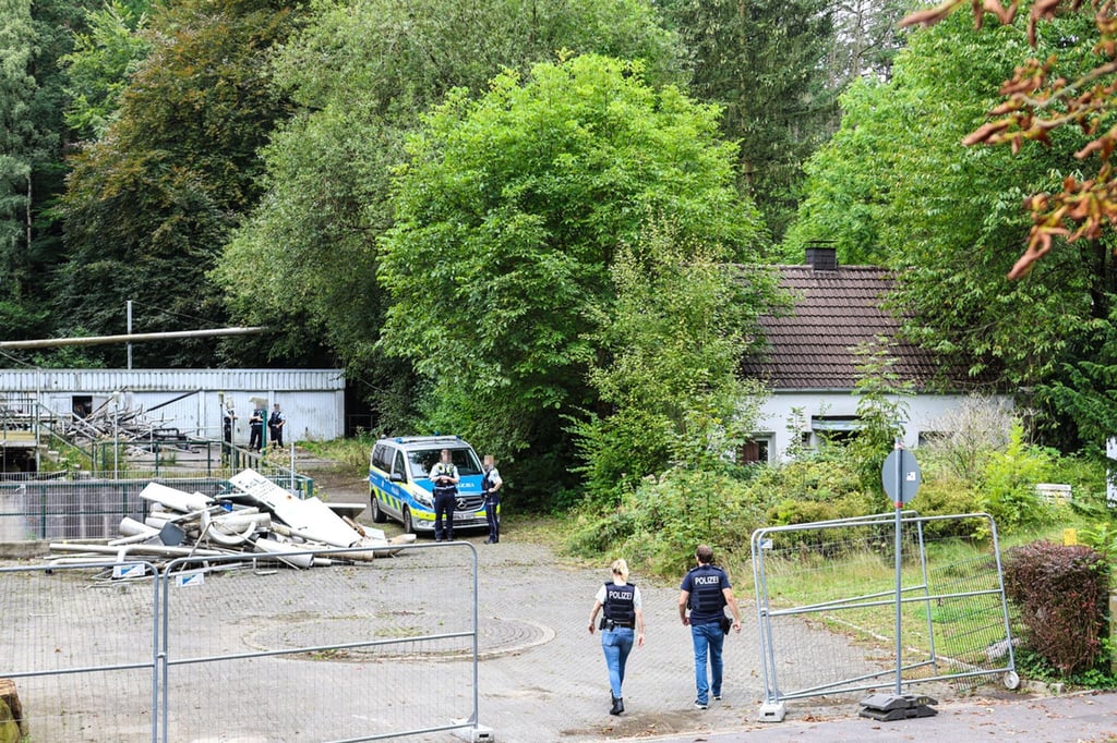 Zeugen hörten Schreie: In einer ehemaligen Brauerei in Iserlohn sollen mehrere Männer einen 30-Jährigen misshandelt haben.