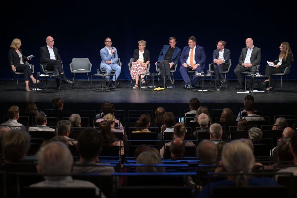 Schlagabtausch vor der Landtagswahl: Die Spitzenkandidaten der Brandenburger Parteien beim Wahltalk der „Potsdamer Neuesten Nachrichten“ und des „Tagesspiegels“ - AfD-Kandidat Berndt ging zwischenzeitlich.