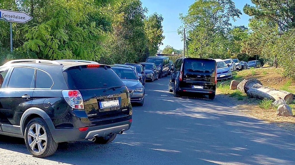 So beispielsweise wird an einem schönen Wochenendtag in einer Franklebener Straße nahe des Strandes geparkt.