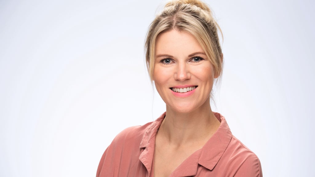 Saskia Niechzial ist Grundschullehrerin, Autorin und Content-Creatorin. Auf ihrem Instagram-Kanal (@liniert.kariert) widmet sie sich dem Thema Schule auf Augenhöhe.
