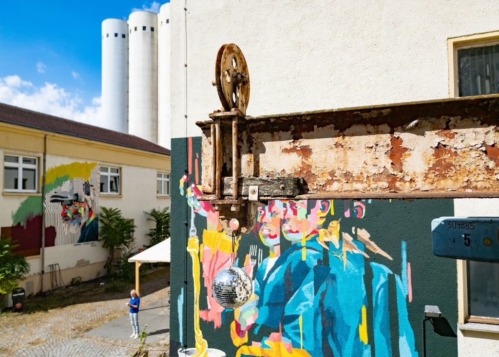 Der Künstler Dani Hache aus Gran Canaria hat sich mit zwei Werken auf dem Gelände des ehemaligen Muskator-Werkes verewigt. (Archivbild)