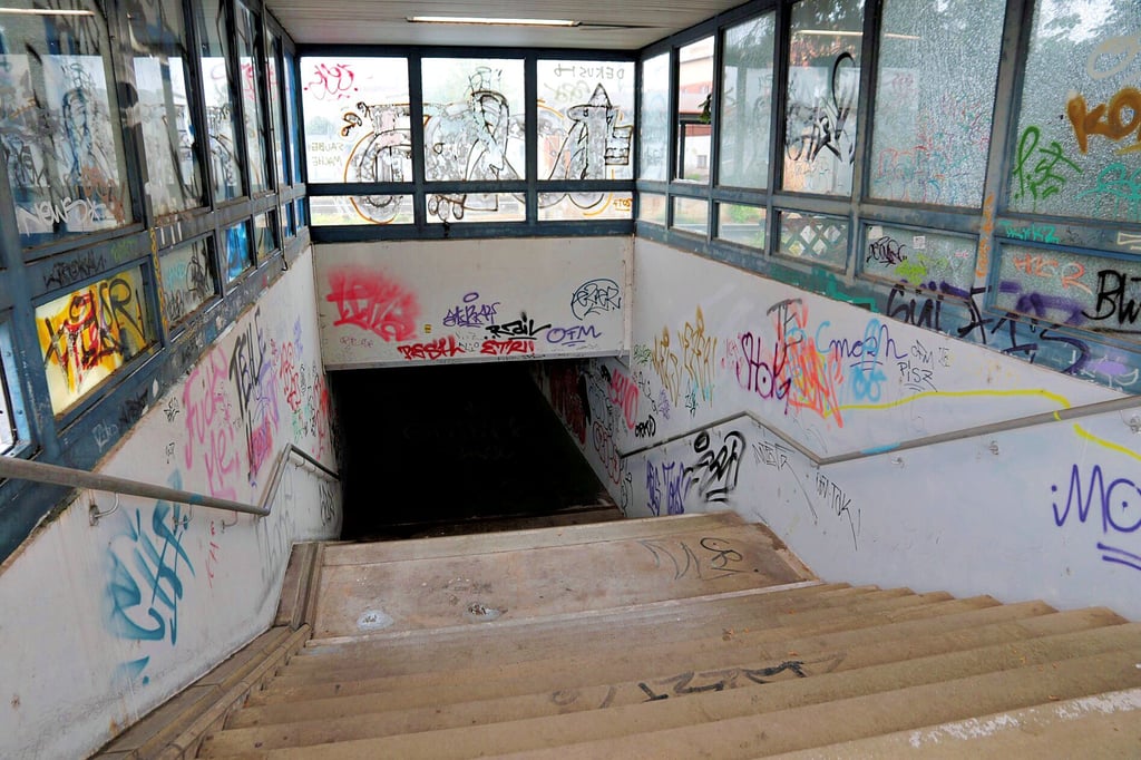 Über diesen Tunnel geht es zu den Bahnsteigen in Magdeburg-Sudenburg.