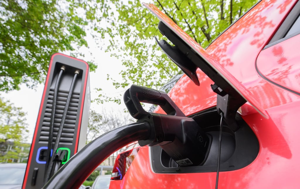 In der EU hatte 2023 nur jedes siebte neu zugelassene Auto einen Elektroantrieb.