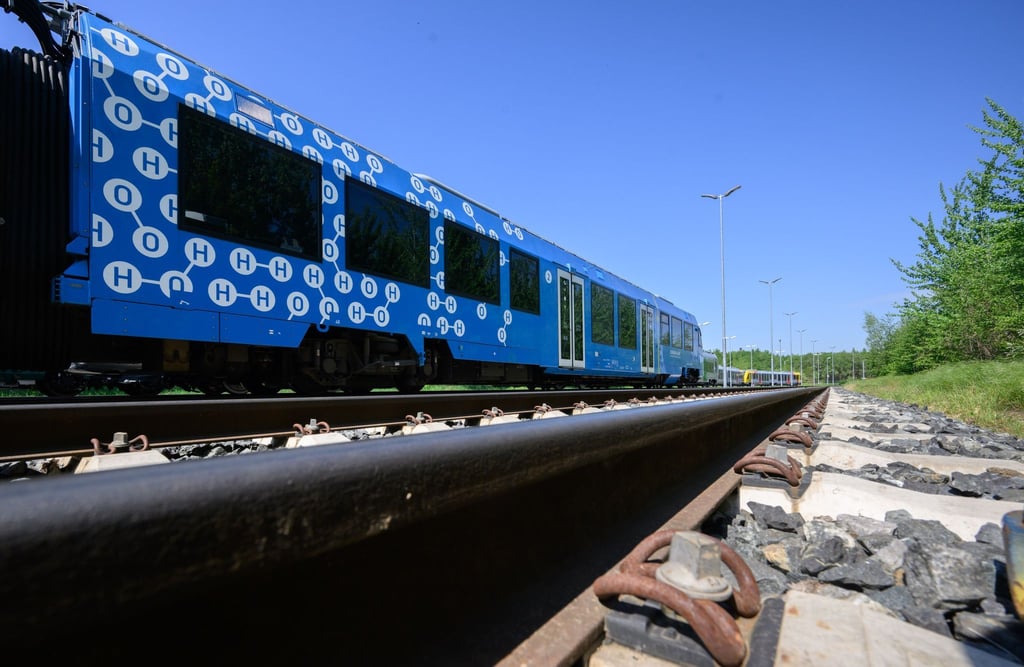 Seit Ende 2022 sind die Wasserstoffzüge zwischen Cuxhaven und Buxtehude unterwegs. (Archivbild)