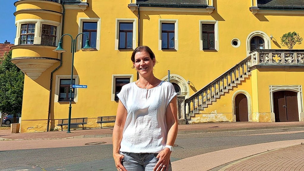 Nina Stähle ist seit 2019 die Ortsbürgermeisterin von Sandersleben (Anhalt), das bis 2010 noch eine selbstständige Stadt war. Davon zeugt noch heute das Rathaus, in dem sich Stähle und der Ortschaftsrat regelmäßig treffen.
