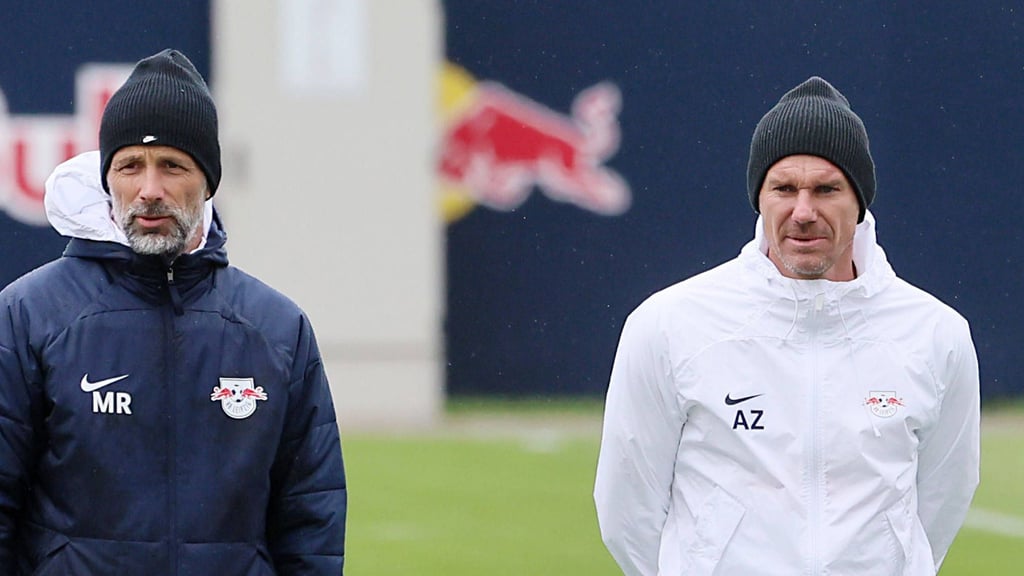 Marco Rose (l.)wird am Samstag von seinem RB-Assistenten Alexander Zickler vertreten.