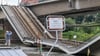 Viel Glück hatten Fahrgäste und Fahrer in Dresden - über die Brücke fuhren viele Straßenbahnen.