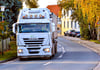 Ein Lkw auf seinem Weg über die B246a in Remkersleben zur Zuckerfabrik in Klein Wanzleben