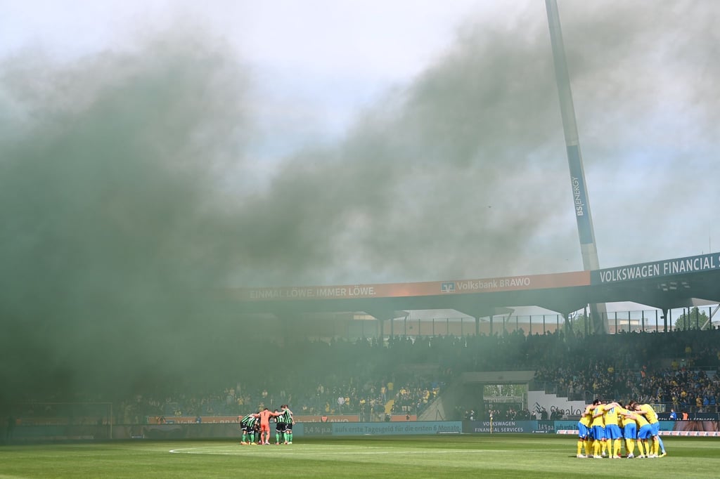 Duell zweier Erzrivalen: Eintracht Braunschweig gegen Hannover 96.